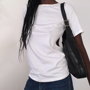 เสื้อยืดแขนสั้นคอกลมสีพื้นแบบสบายๆ ทรงปกติ ระบายอากาศได้ดี เหมาะสำหรับฤดูร้อน ผลิตจากผ้าถักที่เป็นมิตรกับสิ่งแวดล้อม ดีไซน์เซ็กซี่โชว์หลัง - Product Image 2