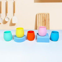 Gobelet d'apprentissage pour bébé avec couvercle en silicone anti-chute, tasse à eau domestique en forme de cercle pour nourrissons