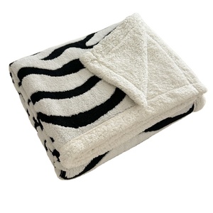 Nouvelle couverture de lit en polyester jacquard taffetas cationique double couche, teint en fil, rayée/unie, personnalisable et écologique - Product Image 1