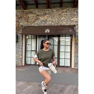 เสื้อฮู้ดแขนกุดสีกากีลายพรางสำหรับผู้หญิง รุ่นอลิซ ผ้าไหม พิมพ์ลายปักตัวอักษร เหมาะสำหรับฤดูใบไม้ร่วงและฤดูหนาว - Product Image 1