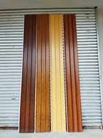 Panneau de plafond en PVC léger avec un design moderne pour les avant-toits et les revêtements muraux des bâtiments