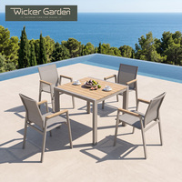 Tables de salle à manger d'extérieur en WPC (bois-plastique) avec cadre en aluminium, idéales pour les projets de restaurants, balcons, cours et complexes hôteliers