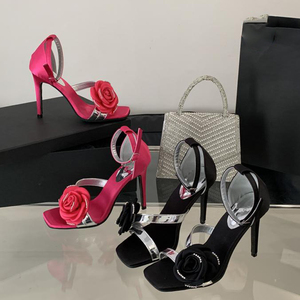 Sandales à talons hauts pour femme, style escarpins, à bout ouvert, avec lanières argentées, boucles à la cheville et motif floral en soie sur le devant - Product Image 6