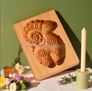 Molde de madera de haya con forma de ardilla para galletas y bizcochos, con motivos de guirnalda de loto, erizo, rodaja de limón y árbol de coco. - Product Image 5