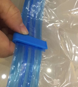 Sac de rangement sous vide à fermeture éclair en plastique étanche aux insectes sacs de rangement de <span class=keywords><strong>couette</strong></span> sacs de rangement de vêtements sac de rangement suspendu organisateur - Product Image 3