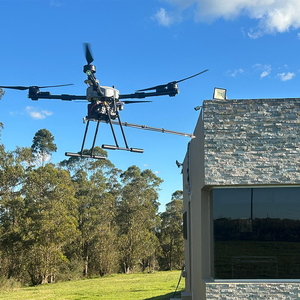 Dron de Limpieza de Alto Rendimiento con Control de Flujo de Agua, Dron de Limpieza Aérea para Techos con Cámara FPV - Product Image 1