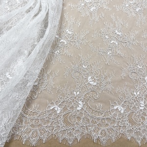Encaje Chantilly Francés Guipur con Bordado de Pestañas y Cordón, Tela de Encaje para Vestidos de Novia y Velos, Modelo AFFINITY - Product Image 6