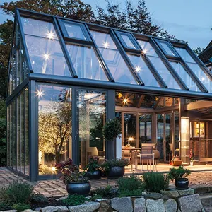 Villa de lujo, casa de cristal con cristal de aluminio y acero, jardín, casa de cabaña