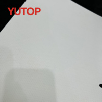 Çıkarılabilir Araba Çıkartması Delikli Görünür Vinil Kalıntı Bırakmayan Yapıştırıcı Eko Solvent Baskı Mağaza Vitrini LED Işık Kutusu Kumaşı için Poster Malzemesi
