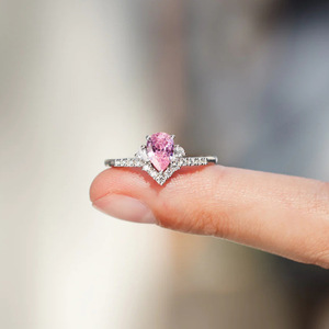 Anello di fidanzamento con diamante taglio a pera T0707 in oro massiccio 18 carati con pavé, gioielli raffinati da donna - Product Image 3