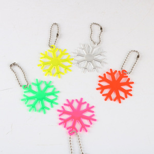 Porte-clés réfléchissant personnalisé en PVC pour bus, forme étoile et flocon, pendentif de sac, décoration, sécurité nocturne - Product Image 1