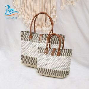 Sac fourre-tout d'été unisexe sacs à main en plastique osier bon marché de différentes couleurs sac de plage doublure en coton croix bouton naturel nœud Vietnam - Product Image 4