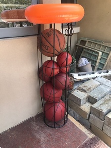 Estante de Almacenamiento Vertical de Metal Personalizado para Balones de Baloncesto y Fútbol, Soporte Multifuncional para Balones Deportivos para Gimnasios, Garajes, Tiendas Minoristas - Product Image 4