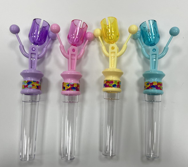 Оптовая продажа пластиковых мультяшных конфет toysswing bell можно загружать в таблетку, содержащую сахар, трубку для детей