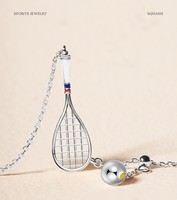 Pendentif Raquette et Balle de Squash Plaqué Or 18K Résistant au Ternissement et Longue Durée, Accessoire Sportif, Cadeau Idéal pour Meilleurs Amis ou Couples