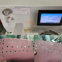 Machine automatique de poinçonnage d'œillets et de rivetage pour cuir