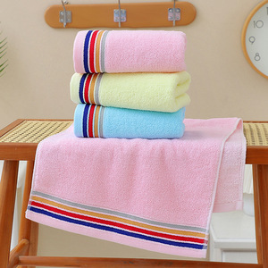 Serviette en coton pur Kim Ryan 34x74cm, motif brodé, serviette de toilette pour la maison - Product Image 4