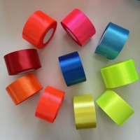 Pita Satin Neon Cerah & Berkilau dengan Saturasi Tinggi, Pita Poliester Custom 1,5 Inci 4cm Satu & Dua Sisi untuk Pembungkus Kado & Dekorasi