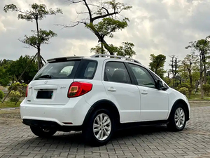 Suzuki SX4 1.6 Automático Usado 2013, Excelente Estado, 1.6L VVT NA, Transmisión Automática de 4 Velocidades, Volante a la Izquierda, Venta al por Mayor de Autos Usados Baratos - Product Image 3