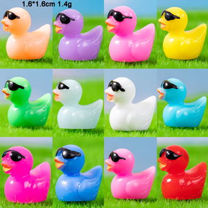 Figuras de pato de resina al por mayor, miniaturas, dijes, adornos de patito, decoración del hogar, accesorios para jardín y paisajismo - Product Image 3