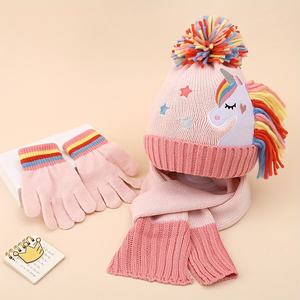 Vente en gros de mitaines d'hiver <span class=keywords><strong>licorne</strong></span> de dessin animé mignon ensemble de bonnet et chapeau pour filles pompon accessoires tricotés pour les tout-petits pour le voyage - Product Image 1