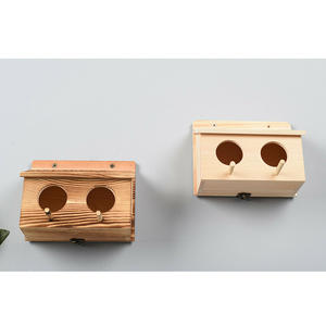 ขายส่งบ้านนกไม้แขวนบ้านนกด้านนอกพร้อมระเบียงสําหรับนกพิราบประแจนกฟินช์แขวนรังนกไม้ - Product Image 4