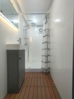 Remolque de camión de baño de lujo portátil de diseño moderno Nuevo baño público al aire libre con material de panel sándwich