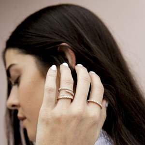 Bague d'éternité torsadée ouverte en or blanc plaqué or 14 carats PAVOI pour femmes - Product Image 4