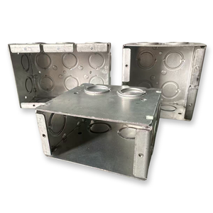 Boîtier <span class=keywords><strong>de</strong></span> jonction métallique certifié, soudé, 3 modules, en acier galvanisé, pour maçonnerie, profondeur 2-1/2 po, avec prises <span class=keywords><strong>de</strong></span> sortie électrique et découpeurs - Product Image 2