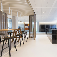 Plafond suspendu à déflecteur personnalisé Panneau de plafond ignifuge Plafonds métalliques modernes en alliage d'aluminium à bandes