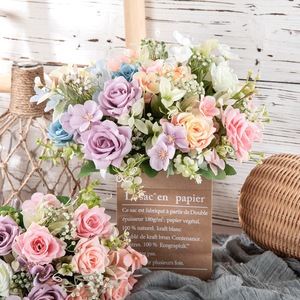 Bouquet de roses artificielles CallaFloral rose clair en polyester 41g, arrangement floral décoratif - Product Image 1