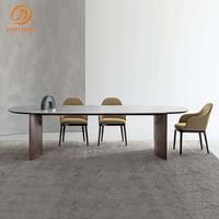Table à manger longue moderne en marbre avec pieds en acier inoxydable personnalisables pour villa et hôtel