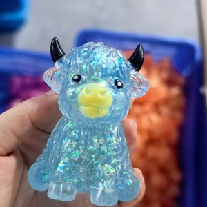 Juguete Antiestrés de Vaca Adorable, Juguete de Animal Suave y Blandito para Niños, Regalos para el Hogar, Oficina y Fiestas, Colección de Regalos - Product Image 4