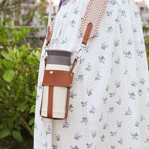 Porte-bouteille d'eau portable en cuir PU tendance avec bandoulière pour gobelet et sac à dos, idéal pour les voyages et le camping - Product Image 2