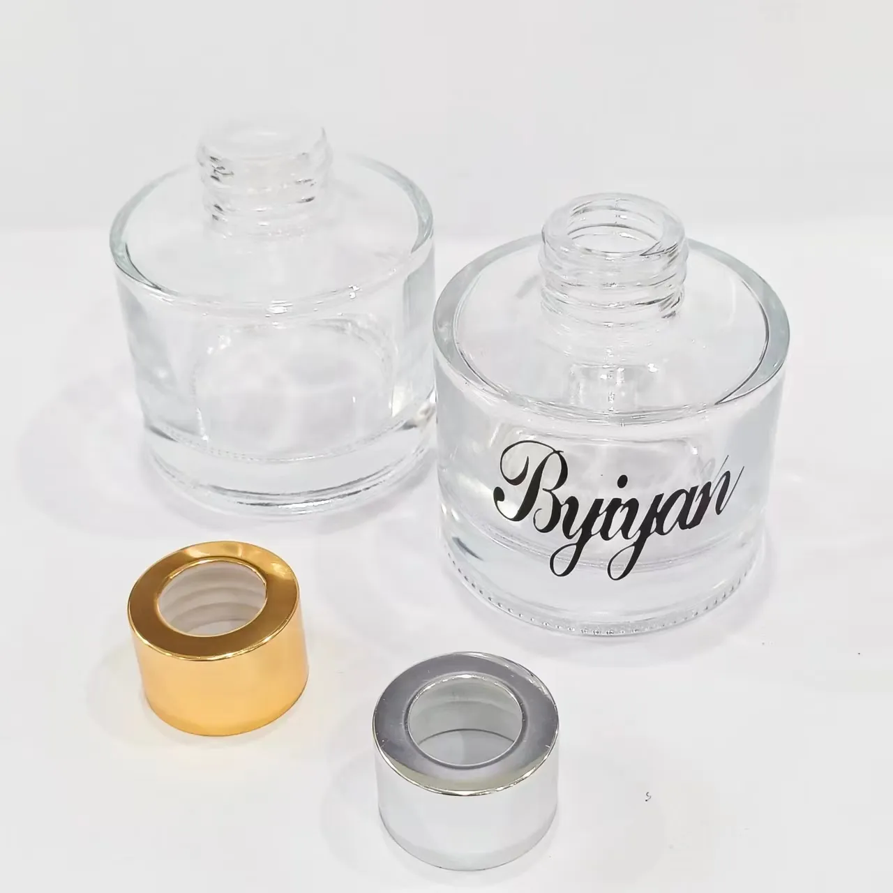 थोक लक्जरी अनुकूलित 200 मिलीलीटर गोल स्पष्ट कांच की बोतल बॉक्स के साथ घरेलू खुशबू रीड डिफ्यूज़र परफ्यूम