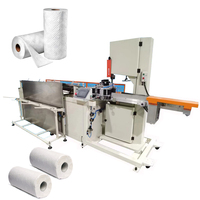 Machine de découpe semi-automatique pour serviettes de cuisine, avec fonction de refendage et de refoulement, et scie à ruban pour la découpe du papier et des rouleaux