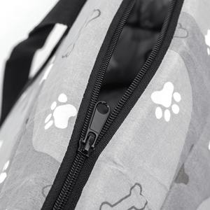 Bolso estampado para mascotas con diseño resistente, compartimentos amplios y asa ajustable, ideal para paseos y viajes con tu mascota. - Product Image 1