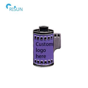 Usine personnalisée drôle <span class=keywords><strong>caméraman</strong></span> photographie caméra tirer Film rouleau épinglettes Badges broches personnalisé Film émail broche - Product Image 6