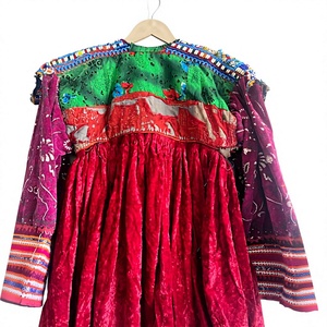 Vestido Tradicional Hmong Bordado con Flores y Dobladillo Acampanado, Diseño Original (ODM), Vestido Étnico Miao Hecho a Mano con Cuentas, Estilo Vintage - Product Image 3