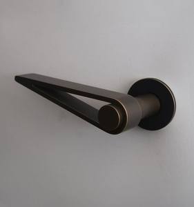 Poignée de porte prête à être expédiée, au design tendance, en métal artisanal, fabriquée à la main, en vente auprès d'exportateurs indiens - Product Image 6