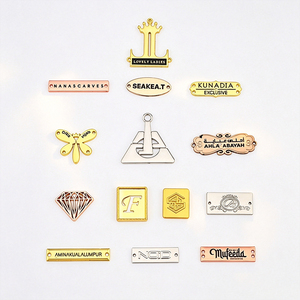 จี้โลโก้โลหะสีทองลายนูนหลากหลายรูปทรงและดีไซน์สำหรับป้ายเสื้อผ้า - Product Image 2