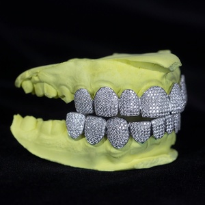 เครื่องประดับเมสซี่ แบบสั่งทำ ทอง 10K 14K 18K เงิน 925 กริลล์ซ ประดับเพชรโมอิสซาไนต์ - Product Image 4