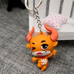 ของขวัญส่งเสริมการขาย ตุ๊กตาวัวการ์ตูนน่ารัก พวงกุญแจห้อยกระเป๋าเรียน ของตกแต่งกระเป๋า - Product Image 2