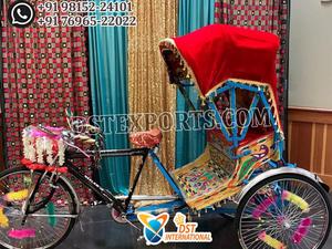 Décor d'événement sur le thème de Bollywood : Auto-rickshaw élégant pour l'entrée des mariés de mariage Punjabi, séance photo en auto-rickshaw, événement en Australie - Product Image 3