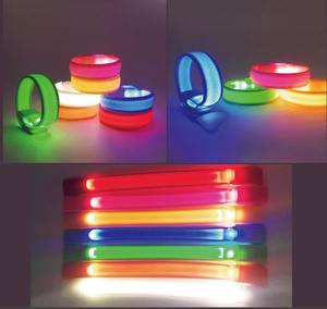 Etkinlikler için özel LED Glow bilezikler-şirket spor konseri promosyon yanıp sönen bileklikler Logo baskılı kozmetik kapları - Product Image 5