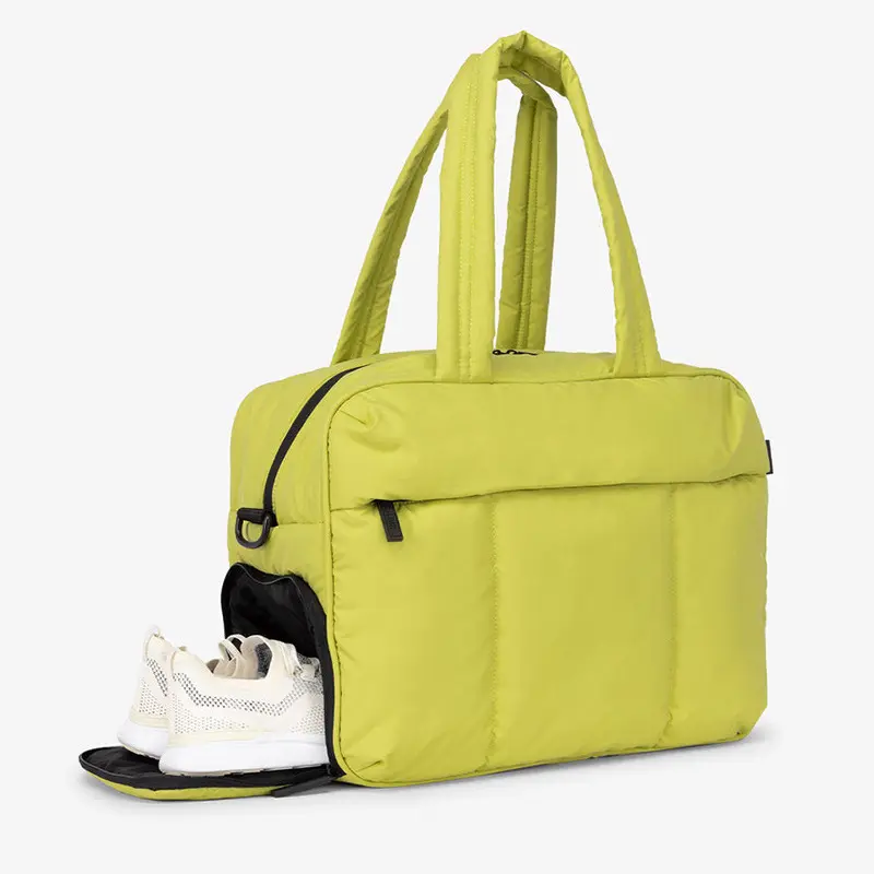 Bolsa de lona de viaje ligera de invierno con compartimento para zapatos, bolsa de noche acolchada de nailon Weekender Puffer Gym Tote Bag para mujer M