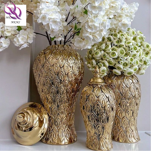 Vase en céramique doré de luxe léger, modèle de réservoir de rangement artistique, ornements pour la chambre, hôtel, vase en céramique pour la décoration de la maison - Product Image 6