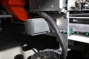 שולחן חיתוך זכוכית אוטומטי מדגם Feike Innovative CNC 3826 לייצור המוני - Product Image 5