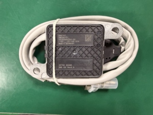 Sensore di Ossido di Azoto 227908539R 5WK96747 per Renault Trafic III Master III Kangoo II <span class=keywords><strong>Opel</strong></span> Vivaro <span class=keywords><strong>Movano</strong></span> <span class=keywords><strong>B</strong></span> 1.6 DCi Motore Diesel - Product Image 2