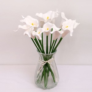 Venta al por Mayor <span class=keywords><strong>de</strong></span> Flores Artificiales <span class=keywords><strong>de</strong></span> Lirio Calla <span class=keywords><strong>de</strong></span> 63 cm con Tacto Real, Borde Enrollado, Tallos <span class=keywords><strong>de</strong></span> Látex Sintético, Modernas y Ecológicas para San Valentín - Product Image 2